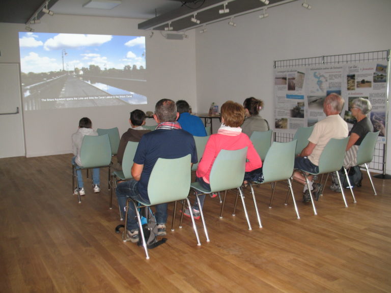 Projection du film "le périple d'un grain de sable" dans l'espace de visite scénographié de la Maison de Loire du Cher